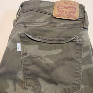 Levi's Ladies Green Camo Jeans